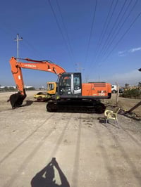 حفارة • موديل 2013 • مرقمه بصره