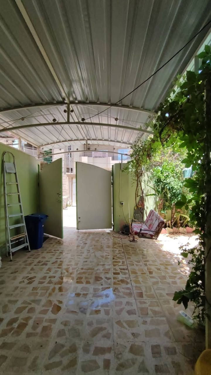 للبيع الدار طابق 🏘️🏘️

الموقع الدار حي الحدباء قرب مسجد لطيف خبير

المساحة 228م والواجهة12م والعمق19م

اتجاه الدار/ الغروب

الطابق واحد/غرفتين نوم وهول واسعة واستقبال ومطبخ وصحيات وكراج وبيتونة وسطح

للأستفسار مراجعة مكتب الوطن للتجارة العقارات 

العنوان المكتب الموصل  حي البلديات  من جهة السكر قرب مول سكانو

اوالاتصال على الارقام التالية 
***********
***********
