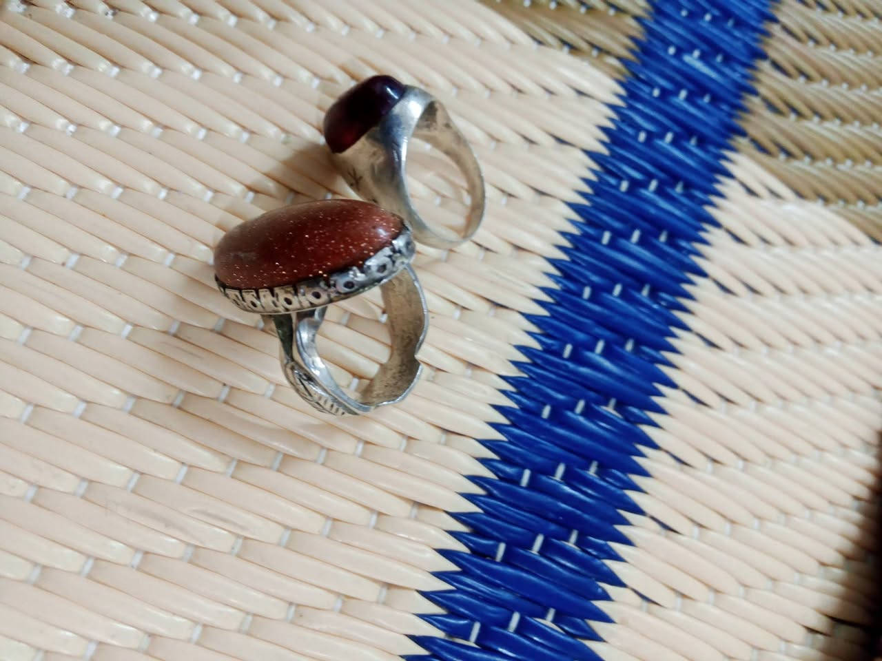 السلام عليكم محابس قديمات وصياغة قديمه امراوس اثنينهن بمحبس فيروزج نيشابور ي مكاني بغداد ***********
