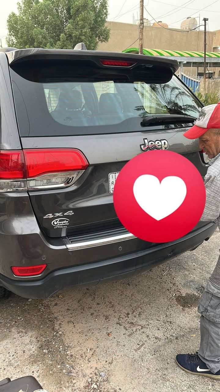 جيب شيروكي 2017 للبيع امريكي السيارة باسمي  الاستفسار ع الرقم ***********العنوان بغداد الدورة
