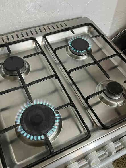 السلام عليكم طباخ للبيع شغال بس عينين بي متشتغل بسبب تنظيف انكسرت ابره بيه بياع***********سعر ٧٥
