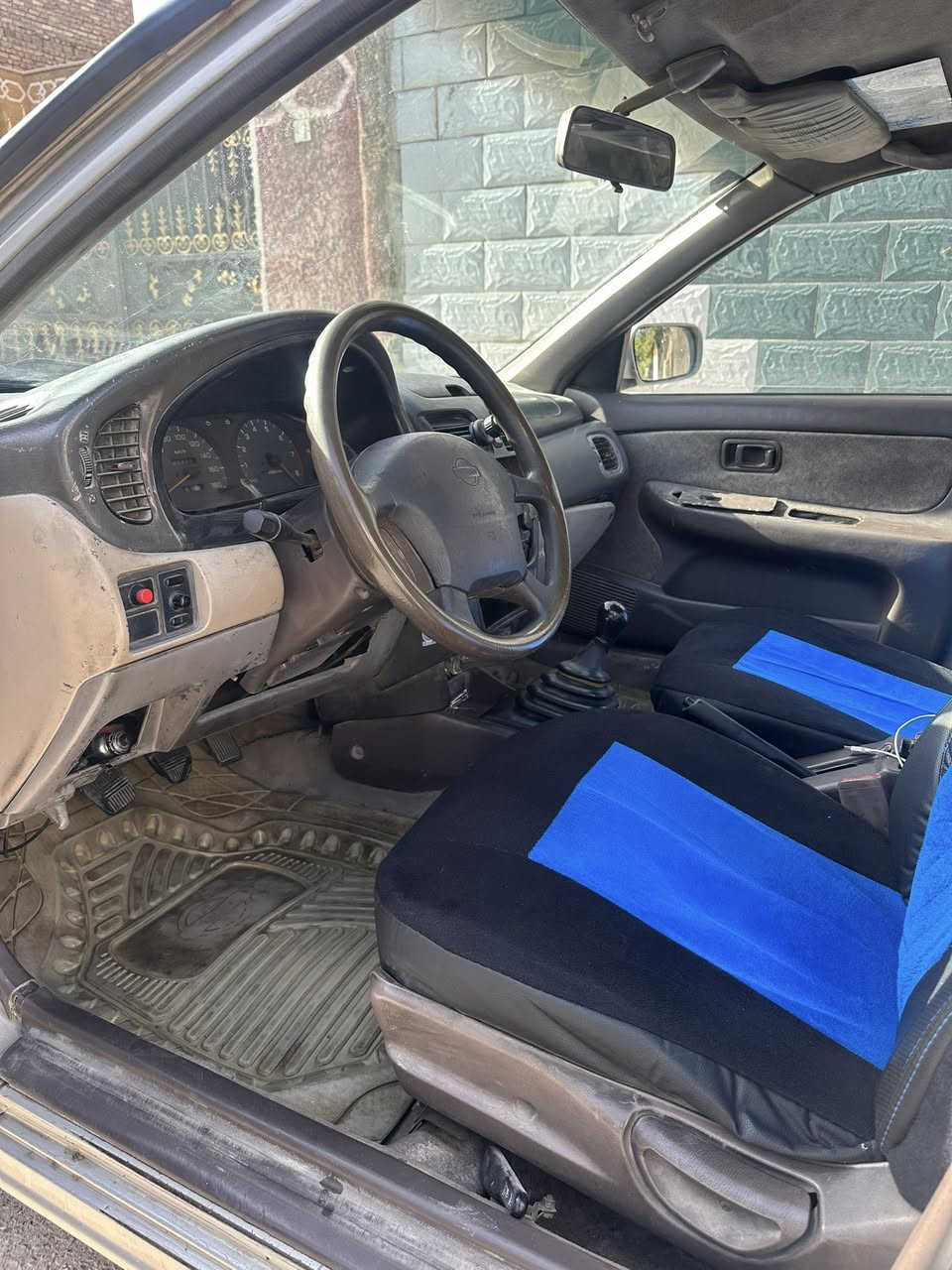 نيسان سني 1995
كير ومكينه خير من الله كير عادي 
باسمي مداور ثاني يوم 
السيارة مثل ما واضحة بصورة بيها جراد 
مكاني  بغداد الجديدة 
السعر 35 وبيها مجال 
***********
***********
ما متواجد ؏ فيس
