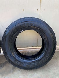 عندي زوج تايرات نيفاره برجستون الاصلي نظيفات للبيع للتفيده ب٧٥ ممتواجد...