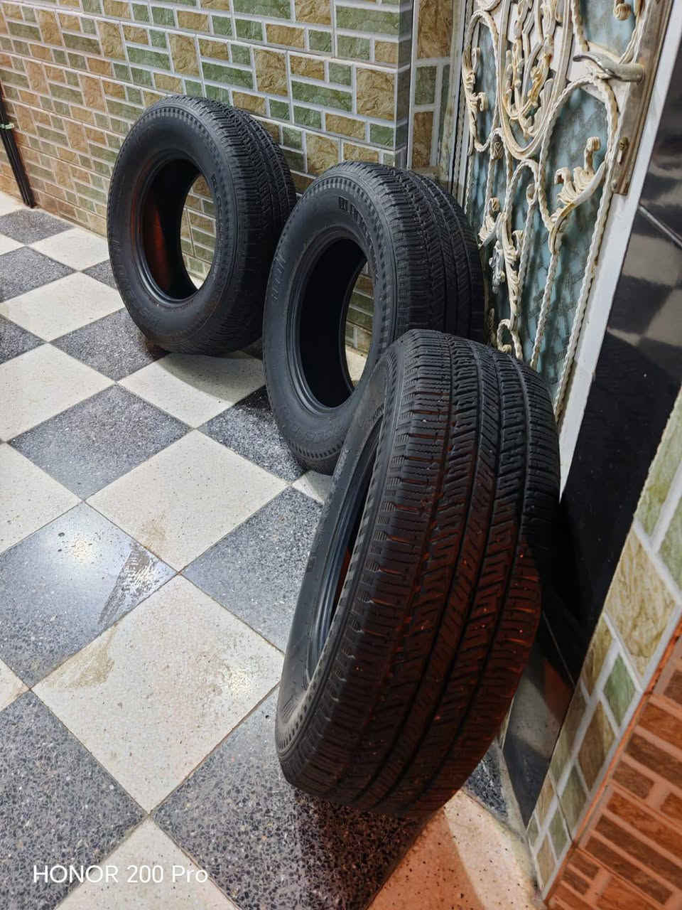 تايرات عدد 3 فقط بحاله جيده حجم 265 70 17 يرهمن على تويوتا هايلوكس العالي و نيسان  فرونتير و جيب و تاهو و يوكن انتاج سنه 2024 ماركه بلاك هوك احسن نوعيه بالصيني السعر كلهن ب100 الف للاتصال *********** 
***********
