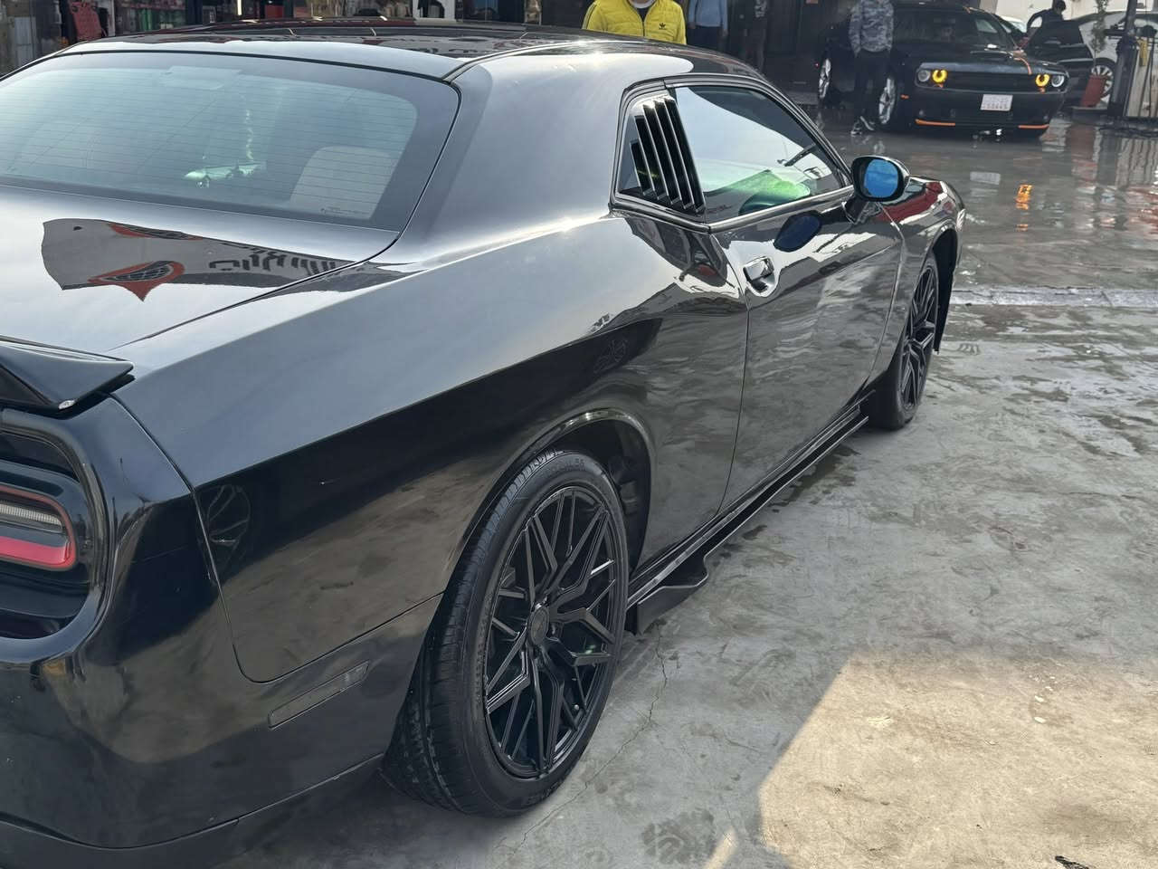 جالنجر للبيع
موديل 2017 
رقم بغداد جديد 
3600 v6 
صبغ حزام 
ضرر امريكة بنيد وجاملغ فقط ايرباك دركة ودشبول 
ماشية 100 الف كيلو وقابل للزيادة 
السعر 138 ورقة وبيها مجال بسيط 
مكان السيارة موصل 
واتساب 
***********
