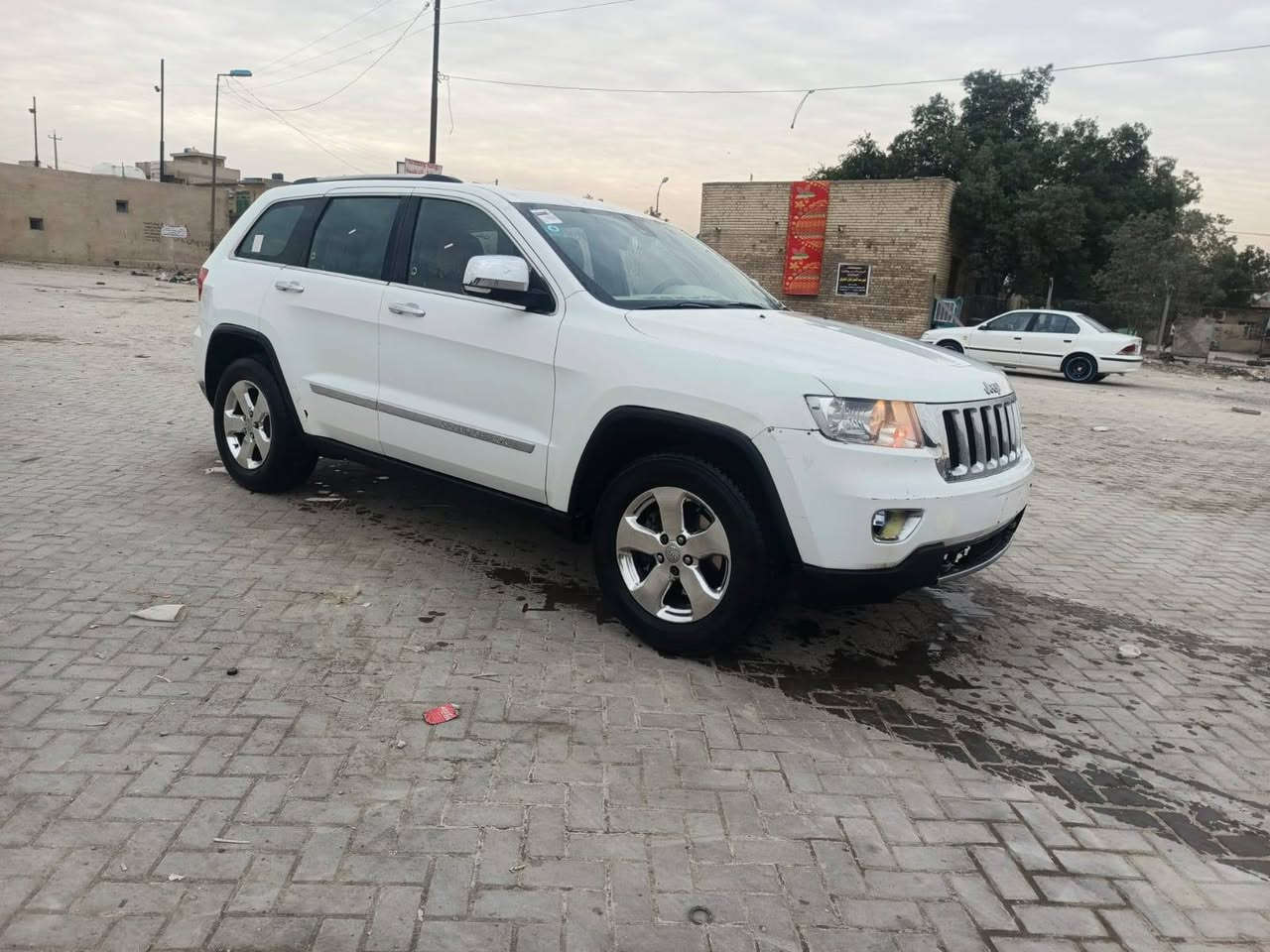 عليكم شباب جيب موديل 13، فول مواصفات للاخير وارد امريكي حادث شاملغ وبنيد بدون دواخل وهنا بالعراق  وهنا بالعراق قطعتين صبغ بدون داخل كفاله سياره من الدواخل مكاني بغداد رقم بغداد السياره وباسمنا تحويل مباشر مدينه الصدر عارضها 153 وبيها مجال للشراي سياره حتى منظومه غاز منظومه جديده واصليه مال غاز هذا رقم التليفون ***********
