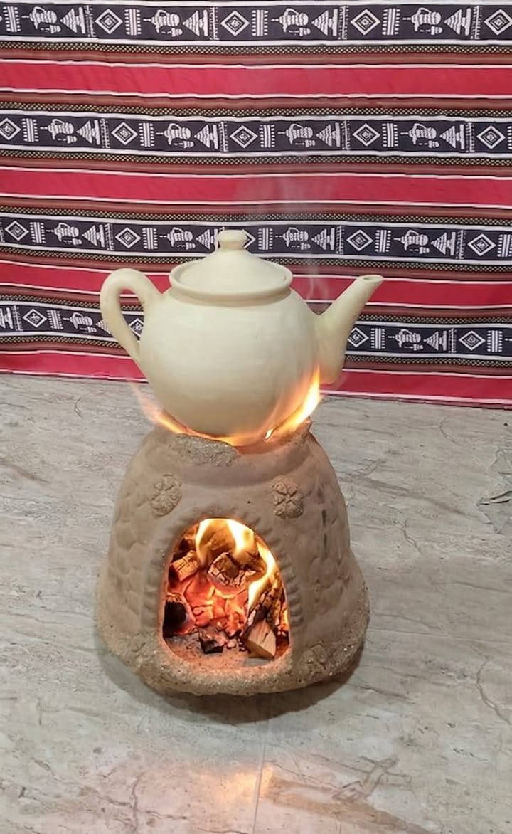يوجد لدينا كافة الفخاريات والتراث القديم عنوان المحل هيت شارع المصرف يوجد توصيل داخل هيت رقم الهاتف ***********
