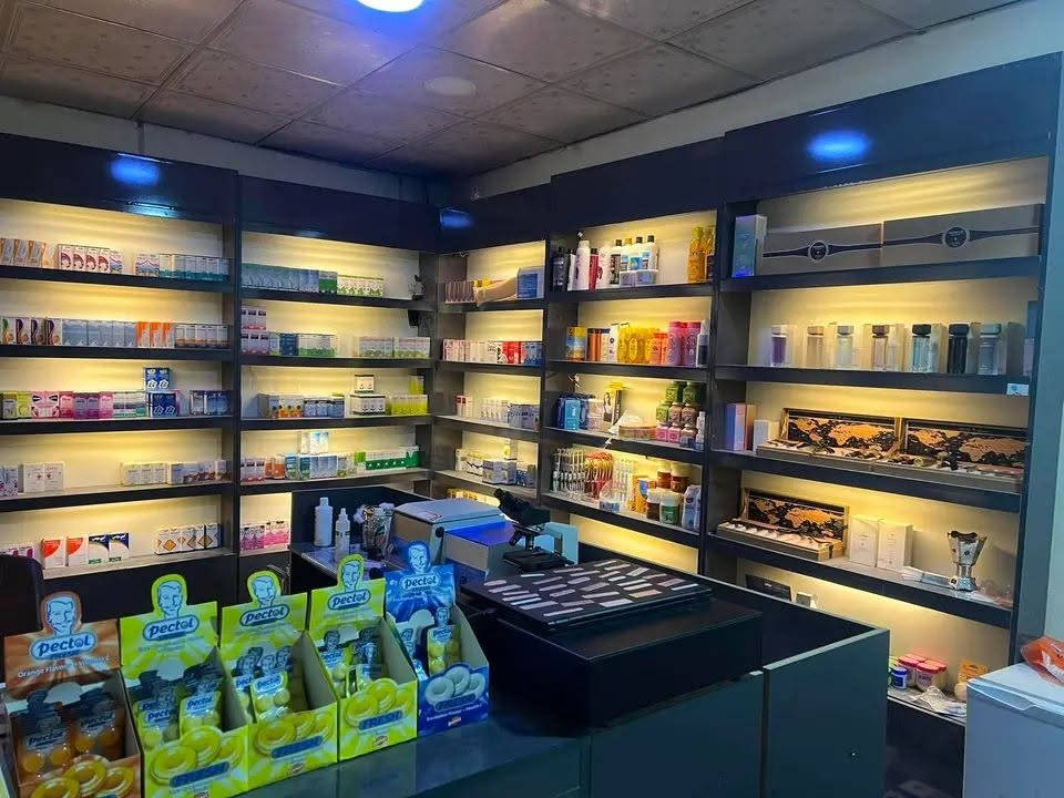 9 فاترينات بيهن العرض متر وبيهن العرض متر و5 والارتفاع 250 والعمق 20 وبيهن 2 عمق 30 وميز كاشير عرض متر ونص وارتفاع متر و10 وميز وياه ارتفاع 110 وعرض 220 وعمق 40 
شلع رايدهن بـ مليون وبيهن مجال عنوان ناعمه يوجد توصيل داخل تكريت تاج


**إذا كنت صاحب هذا الإعلان وتريد حذفه لأي سبب، رجاءا أرسل رسالة إلى الدعم الفني**
