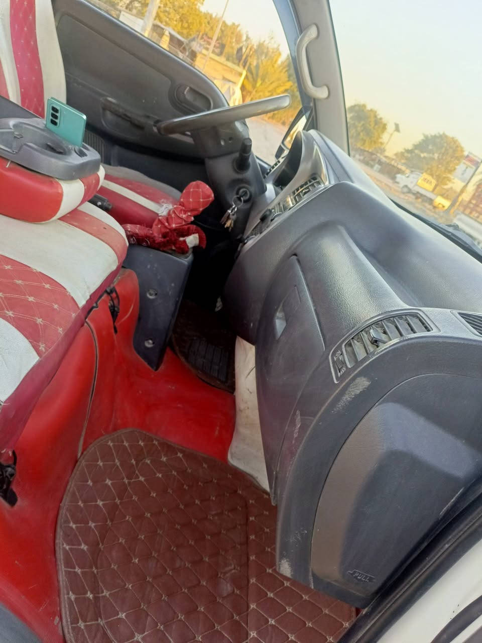 كيا 14رقم واسط بسمي مشي معاملة مكفولة عام فقط رش بالصفاحيات رش بدون معجون سعر 103وبيها مجال مكان بغداد الوسفية جسر الرابع ***********
