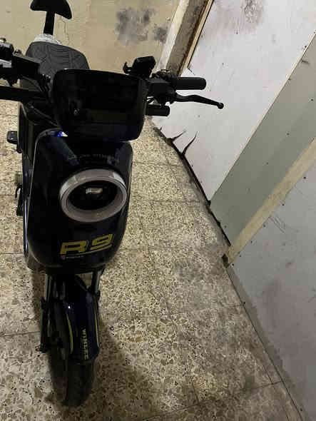 سلام عليكم دراجه أر 9 جديده صاله تلاث أيام مستعمله الله شاهد جبته ب ٦٠٠و عارضه ب 500وبيه مجال خمس بطاريات ضد المي 500وبيه مجال نضيفه هاذ رقمي ***********وتساب
