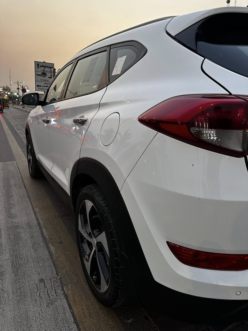 السلام عليكم توسان ٢٠١٧ خليجي مكينه ٢٠٠٠ دوش  كير مكينه وصدر وتبريد وتخم تاخير مكفول سياره بيهه بنيد ودعاميه فقط بدون أي دواخل بارد بسيط بقبق جنطه رقم أربيل تريد وكاله تريد تحويل بيع أو مراوس حسب القناعه مراسله واتساب أو اتصال مكاني حي اور السعر ١٦٥ رقم ***********
