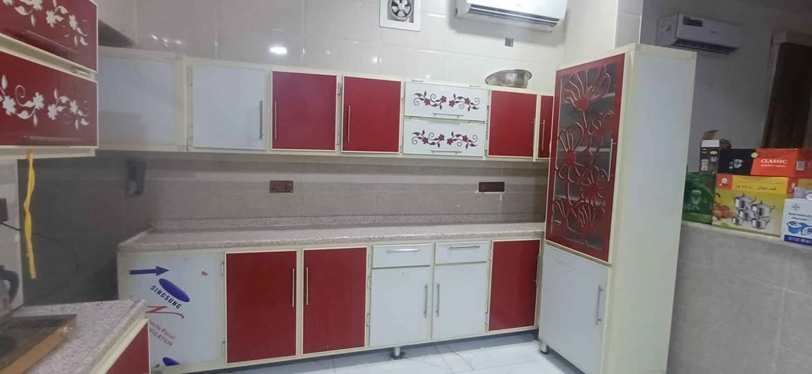 كاونتر مطبخ كامل. خمس قطع
نضافه 95 بالميه.
القياسات
الارضي + التعليك 3.5 متر
والسنك 2.5 ارضي + محلق 
المعرض ارتفاع 2 متر و 20
العرض 70
السعر التواصل مع الرقم
*********** اتصال
*********** وتساب البصرة, العراق
