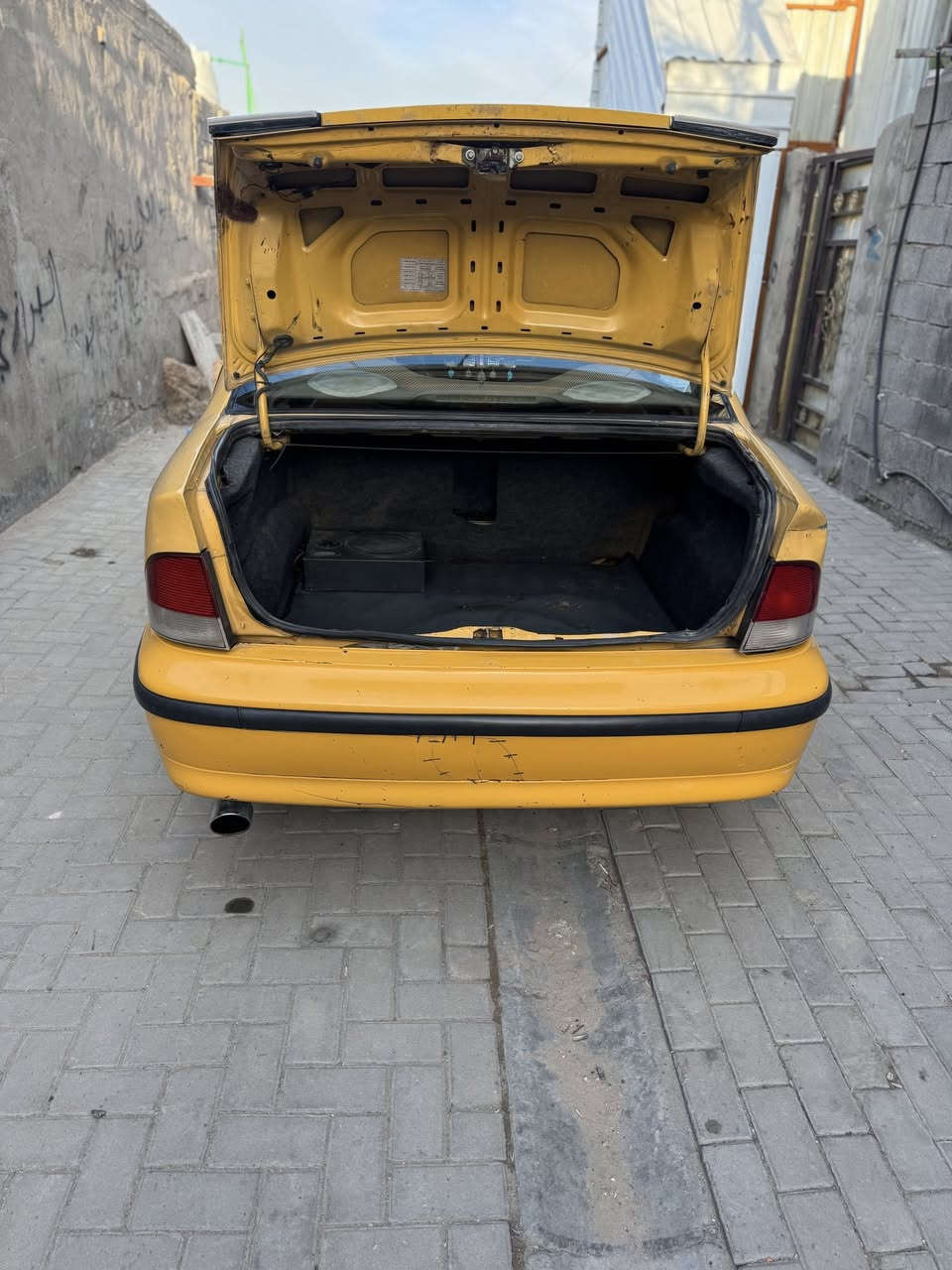 سمند موديل 11 سنويه لل27 سياره بسمي ولا ربع عليها مصفره كلشي مكينه جديده سياره كلش نضيفه بيها بس جاملغ خلفي معمر كامل ساره احله من الصور كلشي شغال مابيها نقص 30 قفل مكاني بغداد حبيبيه *********** بشرفك إذا مو شراي لا دك
