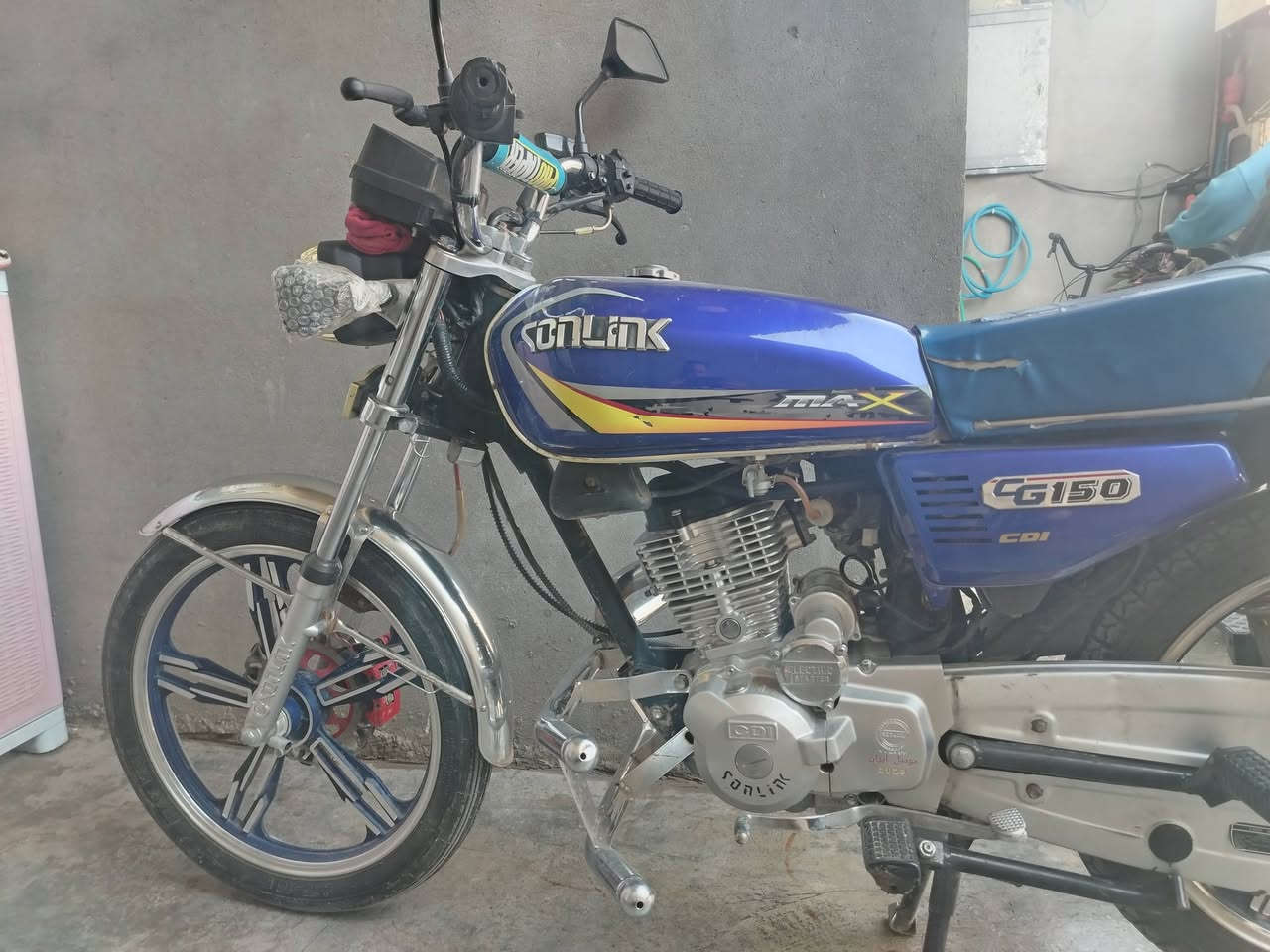 سلام عليكم
دراجه للبيع موديل 23 دراجه حلو نصبتها اوراق بيه بس وراق كارتونيه محرك ماشاء الله روعه تايرات جديده بس البريك الامامي مايشتغل سعر 625 بيه مجال شوي كلها شغل مكانه دراجه ديالي المقداديه حي المهندسين رقمي ***********
