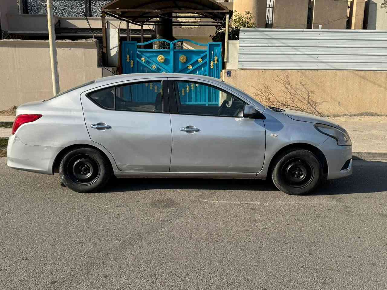 سني ٢٠١٦ 
مبدل بيها جاملغ اليمني بارد   والايسر تبديل وبنيد وبيها بارد
السياره خير من الله تبريد ثلج اقتصادي مناقصها اي شي 
رايدها 85 وبيها مجال مكاني بغداد حي الجهاد 
واي استفسار هذا رقمي ( ***********)
