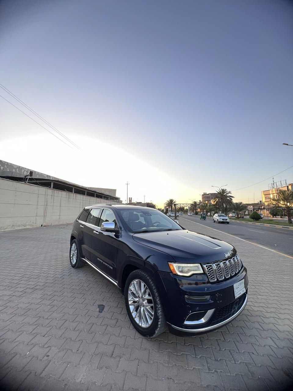 جيب سومت اعلى فئة 2018 (🔹نيلي)
وارد امريكي. حادث  جاملغ ايمن وبنيد بدون ايرباك اسياره 
فول مواصفات السيارة( ماشيه 102 كيلو ) 
تشغيل بصمة + تشغيل عن بعد + بصمة ابواب 
مري كهرباء + قلاب + ترحيب +هيتر مع رادار جانبي 
كشنات جلد + كهرباء + حار بارد. + ذاكرة. 
فحتة سقف بانوراما  /  صندوق كهرباء /   جكات / دفع 4*4 /ويل 22 كروم شاشة كبيرة  و كامرة دوارة وحساسات خلفية وأمامية 
ستيرن  كهرباء حار بارد. 
وشاشة عداد ديجتال  نظام قيادة بثلاث أنظمة  
نظام ايكو اقتصادي في الوقود 
نظام صوتي Harman Kardon بعدد 19 سماعة 
نظام مخارج USB وBluetooth وكاري بلاي 
نظام مثبت سرعة ذكي   /  تنبية النقاط العمياء. 
نظام توقف ذاتي. ( فرامل تلقائية ) 
محرك 6  سلندر.  V.   3600. 
وبعد اهواي بيها مواصفات عدى
السيارة مكفولة كير ومكينة وميكانيك  
صدر  امامي خلفي جديد. تخم تاير جديد. باتري جديد 
رقم . بغداد بأسمي. تحويل ثاني يوم 
مكان السيارة. بغداد 

رقم الهاتف (***********) نفسه بي واتساب
