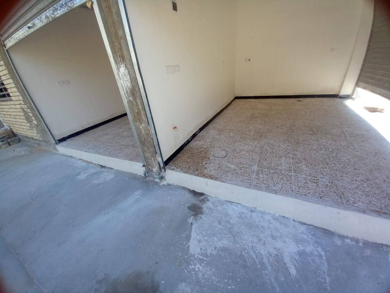 السلام عليكم محل عدد ١  للأيجار منطقه التاجيات قرب مديريه المرور التاجيات مساحه المحل ٣.٥ ×  ٥  الي ابصف الركن إيجار المحل الواحد ٢٥٠ الف وبي مجال  الموبايل ***********
