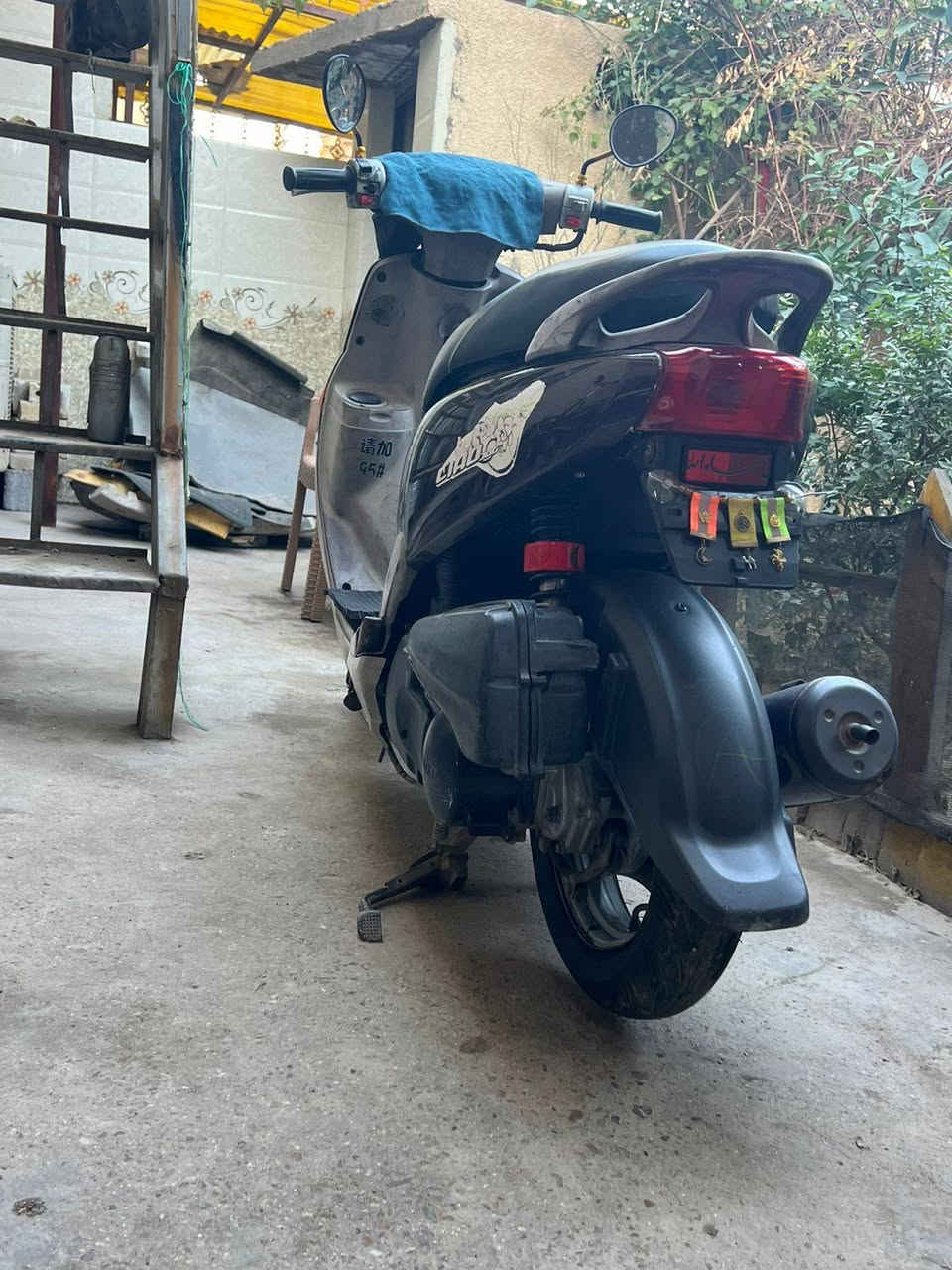 سلام عليكم دراجة فله 120 دراجة كفاله عامة مكينه ناعمة مامفتوحة موديل 2012 دراجة قبل شهرين من نازله دراجة كفاله بيهة نقوصات بصيطة الشراي يجي خاص سعر ب750 
‏‪***********‬‏ مكاني بغداد الغزاليه
