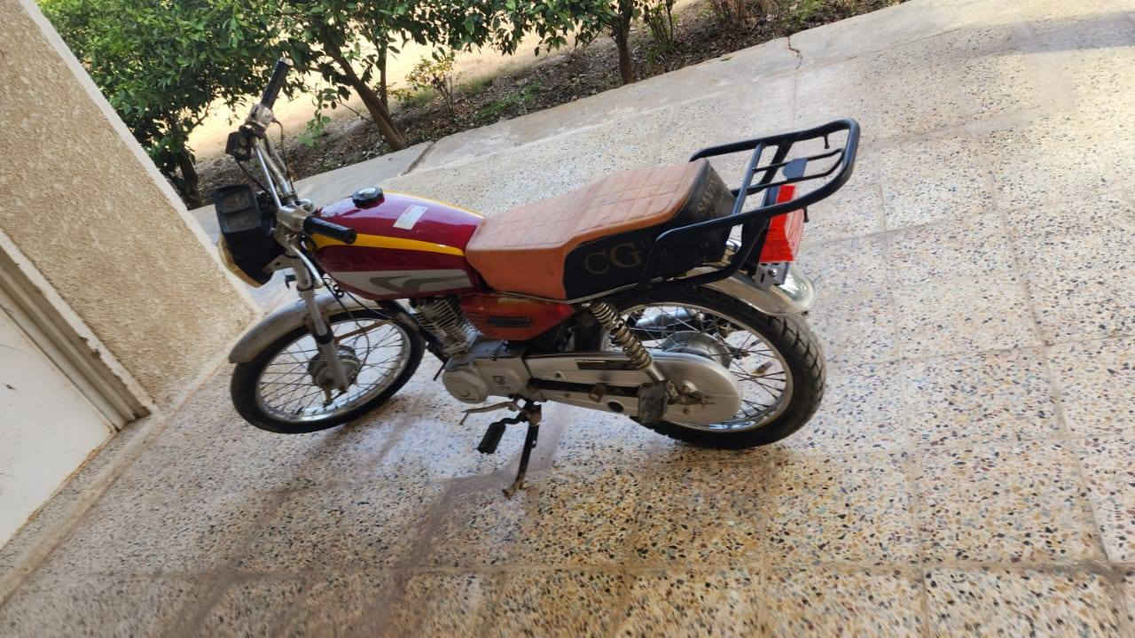 السلام عليكم دراجه تايكر اربعه كير موديل 21 اوراق عدد 5 شاصي مكفول من العواج  محرك مكفول لاتبخير ولا نضوح فقط امبدل ولفات 0.1 الاصلي شلعه حلوه اوياله نضيفات السعر 400 وبي مجال بسيط المكان اليوسفيه معمل زينب  الرقم ***********
