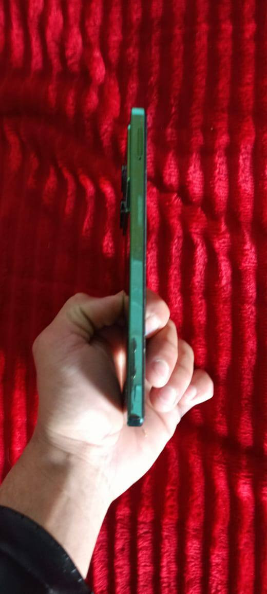 سلام عليكم تيكنو بوفه 6  ذاكره 256 رام 12بطاريه 6000 كبس مامفتوح اريد اراوس ويه سامسونك التره 21 s *********** وتساب وخاص
