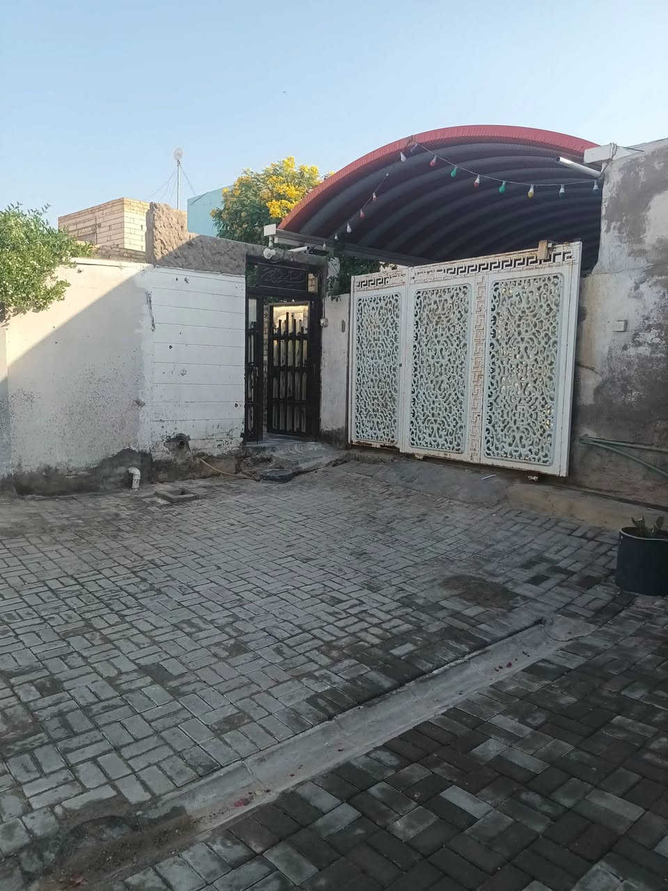 بيت للبيع زراعي المساحه 170 متر
غرفتين وصاله ومطبخ وحمامات داخل وخارج وبراني ممر خلف البيت منطقة الدسيم *********** 
السعر 105 مليون
