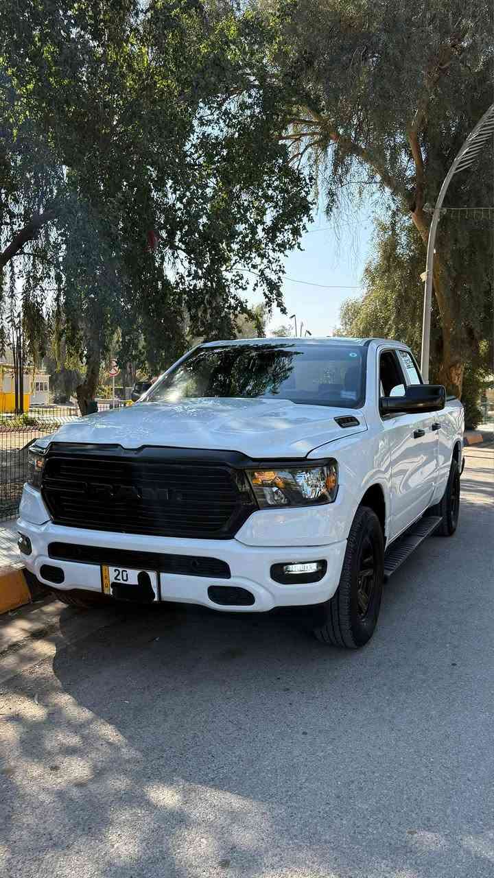 السلام عليكم 
رام Tradesman🤍🔥
الموديل:2023 4×4
وارد امريكي
رقم ديالى الدولي الجديد مميز بأسمي تحويل ثاني يوم
باب قصير بدي طويل 
المحرك: V6 3.6 
المواصفات: Tradesman 🤍
* شاشة صغيرة 
*مقاعد جلد 
*قطعتين تبريد 
*6 راكب 
* فورويل 
*كامرة خلفيه
Auto stop*
*سايد بريك كهربائي
*نظام السحب 
* نظام ال e-torque الكهرباء مساعد بتقليل صرف
* وباقي مواصفات الرام المعروفة

الصبغ: جاملغ وبنيد فقط
المكان: ديالى بعقوبة 
الرقم: ***********
