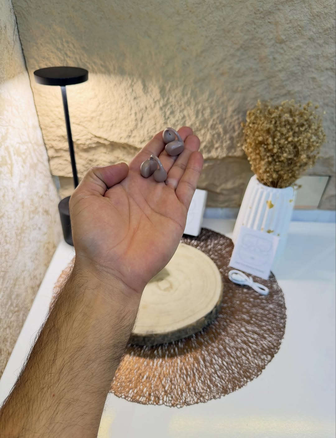 سماعات أذن رياضيـة مفتوحة (حلقة) لاسلكيـة شحن 
سماعات أذن تدعم جميع أجهزة الموبايل لاسلكي بلوتوث (5.4) 
شحن (تايبسي) نظـام متطـور وحديث 
اربعـة مكروفونات عالية الدقـة وسدادات أذن تناسب الأحجام 
شاشـة رقمية لمعرفة نسبة الشحن 
سماعات أذن نسبة مقاوم..ة الماء (IPX7) 
راحـة وجودة صوت بتصميم مشبك أذن مفتوح عازلة للضوضاء 
سماعات اكثر تهوية وراحة في الارتداء مما يحافظ على جودة الصوت ويمنع تسرب الصوت بفعالية
توافق واسع النطاق صوت محيطي ثلاثي الأبعاد 
سعة بطارية علبة الشحن (500) ملي أمبير وسعة بطارية السماعة (80) ملي أمبير 
اقتران تلقائي وتحكم بنظام اللمس 
سماعات خفيفة الوزن 
مشغلات ديناميكية مقاس (14.2) ملم 
جديد بالباكيت مع الملحق 
للتفاصيل اكثر داخل الموقع الرسمي 
السعـر ٢٣ الف 💰
ملاحظة (عند الشراء فحص المنتج قبل مغادرة المندوب بعدها نكون غير مسؤولين)
توصيـل 🚚 بغداد ٥ الاف 
توصـيل 🚚 محافظات ٦ الاف⁩


**إذا كنت صاحب هذا الإعلان وتريد حذفه لأي سبب، رجاءا أرسل رسالة إلى الدعم الفني**