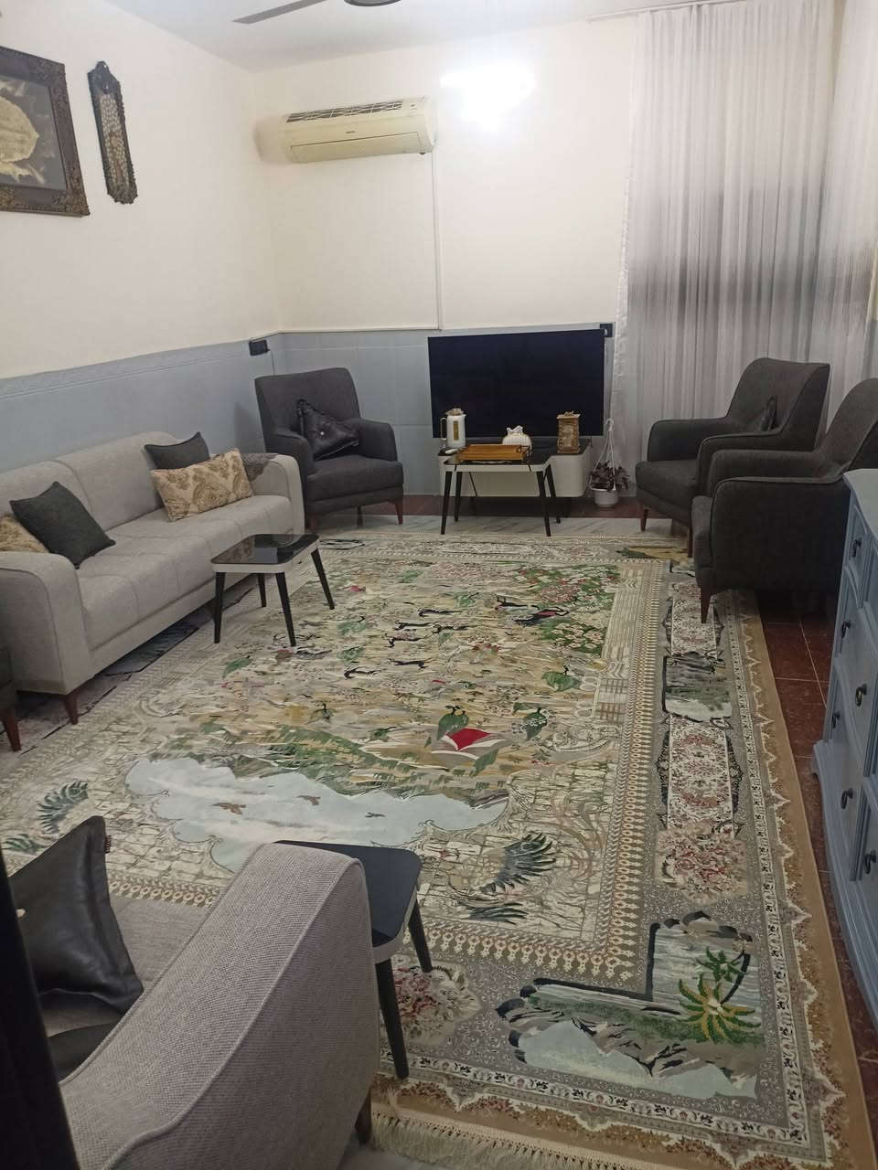 #دار_للبيع_الانواء_الجوية🏠
دار.. مساحة.200متر.2طابق
2صالة.. مطبخ..استقبال.. واجهة 
حجر..على حديقة عامة 🌲 
10×20.نزال ...
مكتب الشام للعقار
***********
***********
