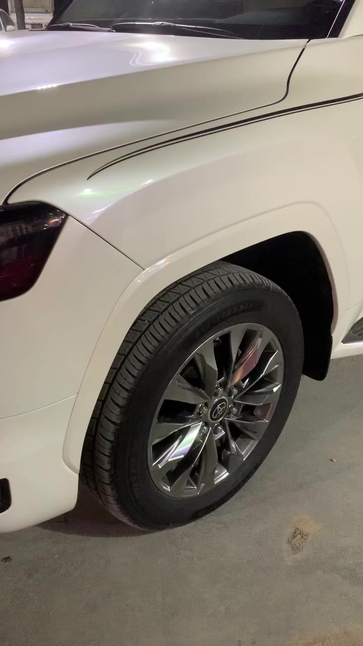 للبيع لاندكروز ضمان شركة ساز ‏الأصلي موديل ٢٤ كفاله عامه من شخط ماشيه ٨٠٠٠ سعر ٧$ وبيها مجال الاستفسار ***********
