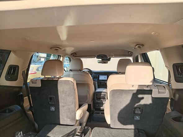 جيب كراند شيروكي لمتد 7 راكب .
الموديل : 2022 . امريكي المحرك : V6.  3.6L . 
العداد : . ( ٧٤ ميل. 

المواصفات :
* دفع رباعي 4x4 . 
* رادار امامي مع مانع تصادم . 
* تحذير الخروج عن المسار . 
* تحذير النقطة عمياء ⚠ .
* ويل قياس 20 انج .
* سقف بانوراما . 
* شاشه كبيرة 10.1 انج . 
*خمس كامرات من كل اتجاهات
* نظام الخرائط (GPS) .
* كاميرا داخلية . 
* كاميرا خلفية . 
* المصابيح الأمامية زنون .
* كشافات الضباب زنون .     
* تشغيل عن بعد .
* صندوق كهربائي .
* مقصورة الركاب من الجلد الفاخر .
* حفظ وضعيات الجلوس (ميموري) . 
* المقاعد الأمامية كهربائية .
* المقاعد الأمامية تبريد وتدفئة .
* المقاعد الخلفية تدفئة .
* سستم صوت Alpine . 
* انارة داخلية LED . 
* حساسات خلفية . 
* 7 راكب vip
* مكيف خلفي مع وحدة تحكم منفصلة . 
* تدفئة ستيرن . 
* مانع تصادم خلفي .
وامامي
* بلوتوث تلفون . 
* محدد سرعة . 
* نظام التشغيل والاطفاء الاوتوماتيكي .
* ⁠سياره مكفوله كفاله عامه 
عد باب خلفي مبدل وبارد كد  شب بلجملغ خلفي
رقم الهاتف ***********
مكاني بغداد الشراي يتصل ويدلل
السعر 340$

