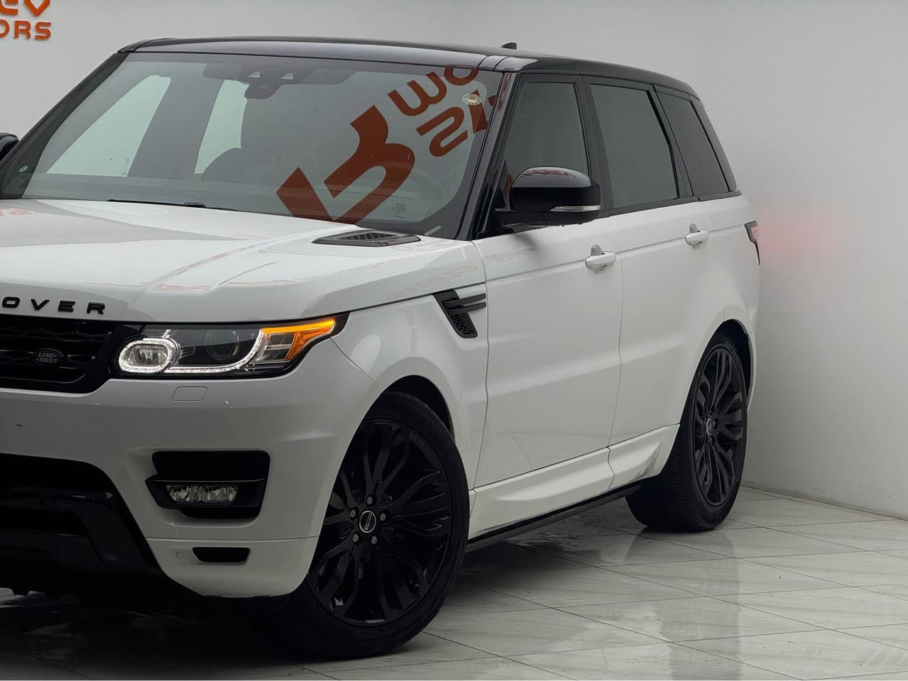 RANGE ROVER SPORT 2017
لاند روفر رينج روفر سبورت 2017
مواصفات S سبورت 
5 مقاعد
مواصفات :(كاميرا خلفية
سقف بانورامي
بصمة
شاشة
المصابيح الأمامية ليد
صندوق كهربائي
لوحة قيادة رقمية
مراقبة النقطة العمياء
مصابيح زينون الأمامية
أبل كاربلاي
سلندر  6. 3.0
امريكية
86,000 مايل  ماشية
رقم دهوك الجديد 
سعر السيارة مناسب 
$31,500 يعني ثلاث دفاتر و خمسة عشر ورقة و بي مجال للطيبين
رقم الشاصي مرفق بالصور 
مكان السيارة
دهوك -معرض ارشف R-Shev
رقم51 من معارض التيرمينال 
***********
*********** دهوك, العراق
