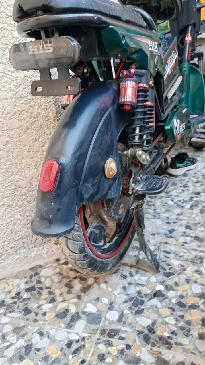 سلام عليكم دراجه شحن HIS SPORT للبيع دراجه بطاريات جديد كهربائيات كله شغاله سعر ٣٠٠ وبيه مجال حك الجيه
متواجد خاص وعلى هذا رقم ***********
