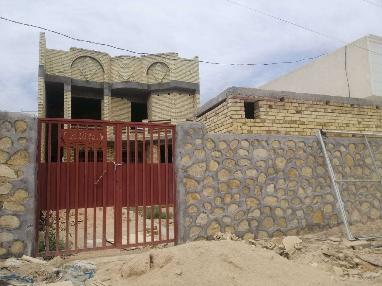 #هيكل زراعي 300متر للبيع طابقين طابوق جمهوري سقف كونكريت وأساس كونكريت وياه شبابيك وبيبان الطابق الارضي داگين واير الكهرباء عوزه(لبخ وارضيه وسيراميك وكهرباء وماي)
#هيكل زراعي 300متر للبيع طابقين طابوق جمهوري سقف كونكريت وأساس كونكريت وياه شبابيك وبيبان الطابق الارضي داگين واير الكهرباء عوزه(لبخ وارضيه وسيراميك وكهرباء وماي)
الطابق الارضي غرفتين ومطبخ وصاله واستقبال وحمام داخلي ومجمع صحي خارجي
الطابق الثاني غرفتين كبيره وصغيره وصاله وحمام
للأستفسار #مراسلة الصفحة
أو #الاتصال على ***********
***********
