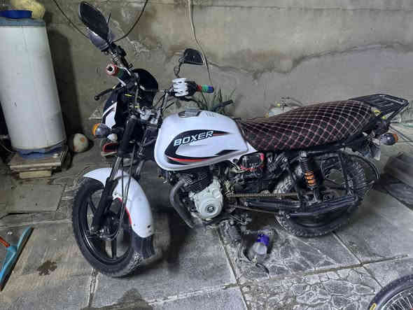 سلام عليكم بوكسر كلاسك موديل ٢٠٢٠ شوفت عينك مكينة بيها تبخير اوراق كاملة ماشي معاملة شراي نروح كبل ابصمك وتستلم سنوية ولوحات مكاني البياع حي التراث السعر مليون وتسعمية بيها مجال حك الجية 
حتة دراجة مو مال دلفري الله وكيلك لو ما شوية محتاج جان كملت رقم وطلع بيها للشمال شرط بدون تجفيت 
رجائن مو شراي لا تكسر بسعر *********** بس اتصال وذا تريد راسلني مازنجر واتساب مابي
