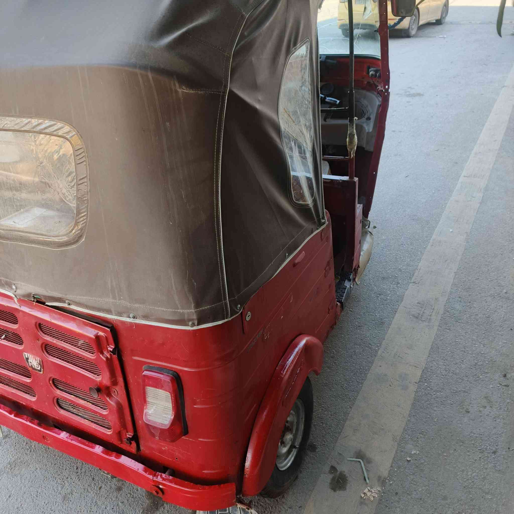 السلام عليكم تكتك للبيع موديل 2017 مكينه ناعمه لاتنقيص ولا تبخير كهربائيات شغاله تكتك أوراق جاهزه كبل للشارع ماناقص اي شي السعر 2,600 وبيها مجال قليل حك الجيه مكاني بغداد الاستفسار ***********
