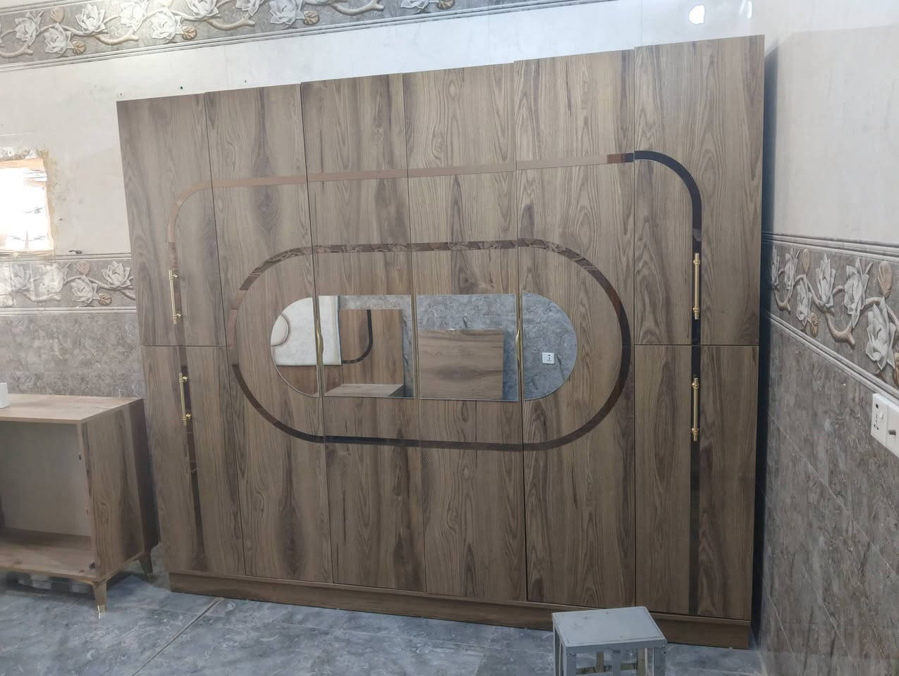 السلام عليكم نجار 👷🏽‍♂️فتح وشد وتصليح الاثاث والغرف التركي ويتوفر لدينا كادر نقل مع سيارة حمل 🚛تبديل سكة باب الكنتور السلايد وسكك المجرات و كل ما يتعلق بالغرفه تجدونه لدينا الاتصال على واتساب 📱***********📞بأسعار مناسبه 🪬في جميع مناطق كربلاء
