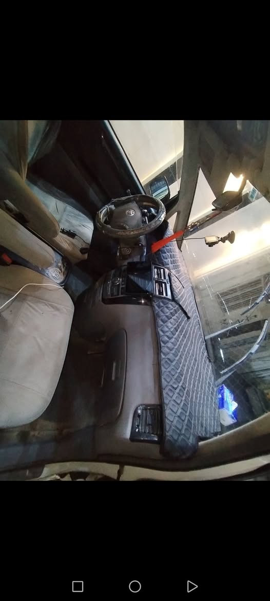 بسم الله الرحمن الرحيم 
للبيع موديل 2001 
باب السايق تصليح و قطعتين تبديل
كير و مكينه مكفولات
مري شفط
فتحتين 
السنويه بسمي
مطلوب115$
***********
