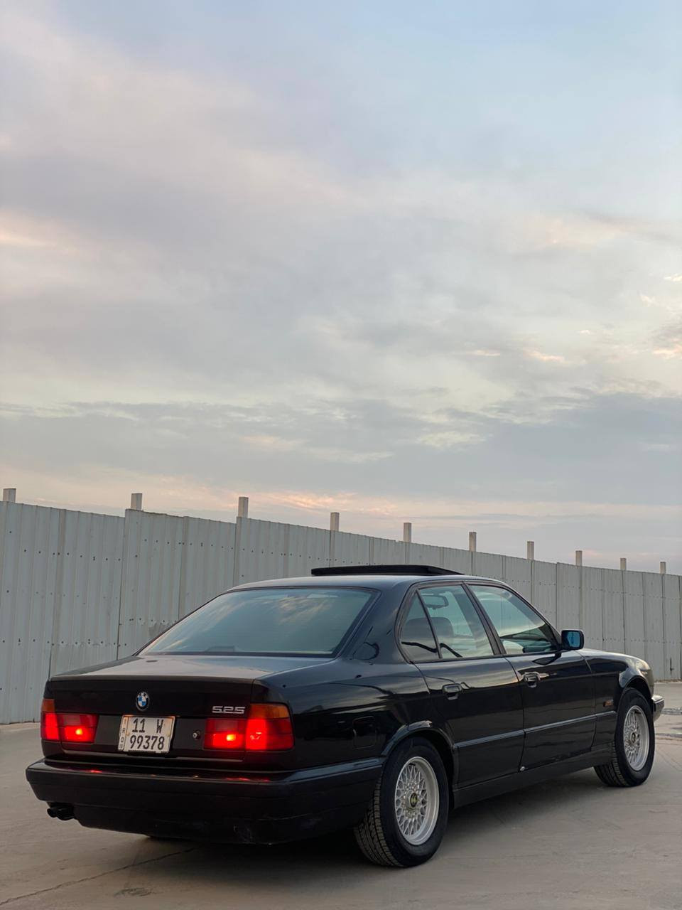 السلام عليكم بي ام ٥٢٥ وارد يابان موديل ١٩٩٢
اصل مسكر عدل كير مكينه مكفول 
صدر امامي خلفي تبريد تدفئه تمام 
فتحه كراسي كهرباء برده خلفيه بلاد 
اربع جام كهرباء + تحكم مري جانبيه
سياره كلشي بيها بلاد كهربائيات كلها
جاهزه بدون تجطيل او شي تجاري 
كلشي بيها بلاد مال جناي ومصروف 
عليها بنكه كهرباء مكينه حاويه اني 
شادها على أيدي ما شاء الله خرسه 
داخل مدوشم جديد شاشه دمام 
جاهزه السياره بسمي رقم بغداد 
بيع او مراوس حسب القناعه 
السعر ٨٨$ وبيها مجال وكلشي 
بسعره والجنايه يعرفون لأن مو
تلزيك مكاني بغداد الكرخ 
***********
