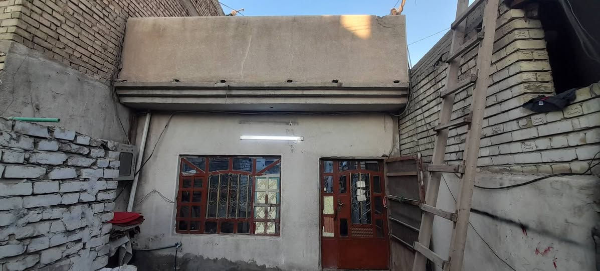 السلام عليكم بيت ١٠٠م واجه ٥ نزال ٢٠ بي استقبال وغرف عدد ٢ وحولي البيت كامل التفاصيل الفيديو العنوان الدوره نهاية الميكانيك قبل مدخل هور رجب غير متواجد على الفيس خابر وتدلل***********
