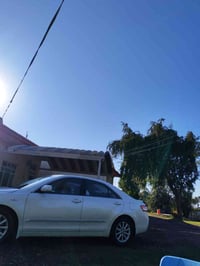 كامري موديل ٢٠١٠ صدفي مكفوله من صبغ والحادث فقط الدعاميات مصبوغه  فول ...