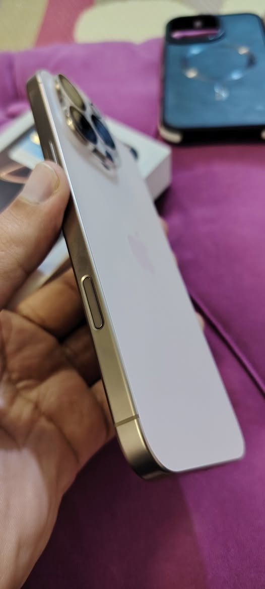 سلام عليكم  للبيع ايفون 16برو ماكس نظيف جداً بطاريه 100 عدد دورات 12 شرق اوسط شريحه واحدة مع اضافه شرائح الكترونيه ذاكره 256 جاهز درع اصلي ولزكه اصليه ودرع كامرات ثلاث كفرات وغراضه كلهن جاهز وضمان موجود بعده ما خالص 
 يريد يتواصل على الرقم الواتساب موجود حياكم الله
***********
