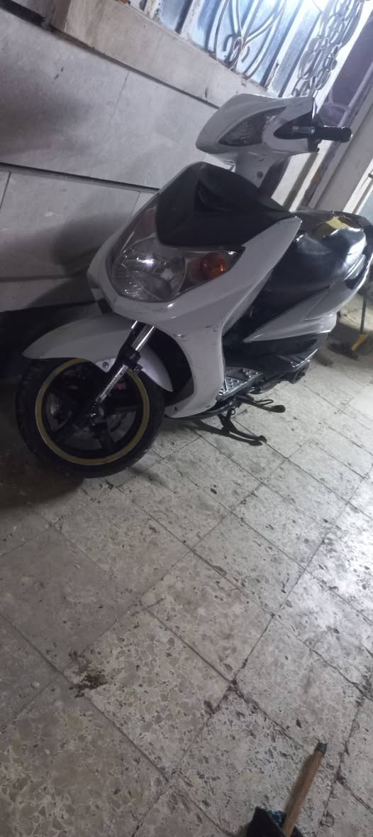 للبيع او مراوس دراجة  علكعت ولفات مكينة ناعمة انطيك كوم حديد 0784 920 2203
