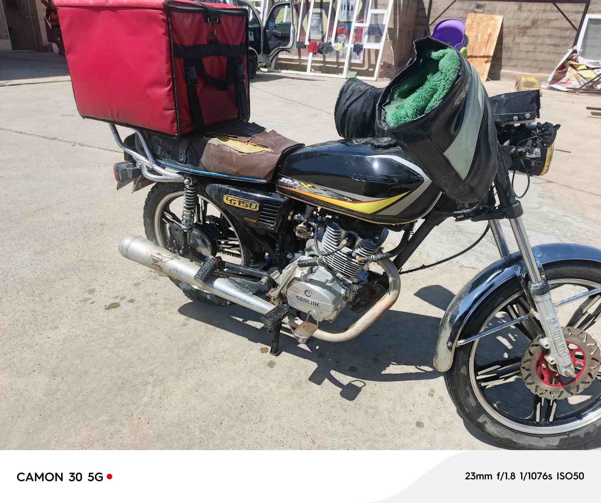 السلام عليكم
للبيع 
دراجه سيفان موديل 23 
مرقم صلاح الدين ب اسمي 

تحويل ثاني يوم 

مكاني تكريت 
السعر، مليون 200 قابل للتفاوض
 اتصل ***********
