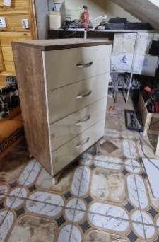 اغراض للبيع كلشي وسعره السعر موجود  تحت كل صورة المراسلة خاص او اتصال ***********
