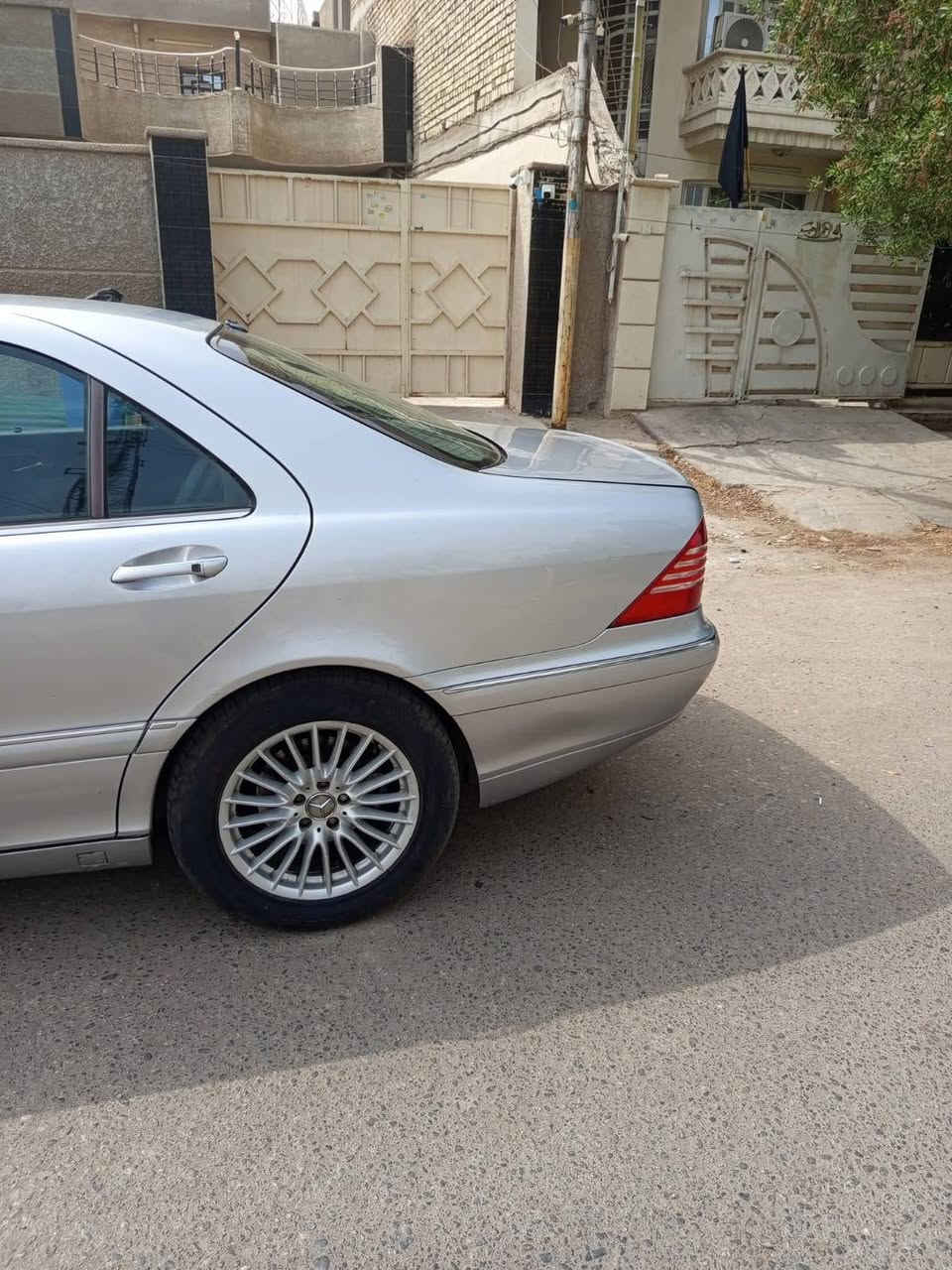 غواصة ٢٠٠٣ باب طويل كامله مكمله صبغ قطعه وحده الباقي بلادي سعرها ١٢٠ وبيها مجال *********** بغداد
