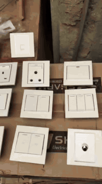 كهربائيات للبيع جوه السوك
اقل سعر الف ونص جمله مفرد 
***********
