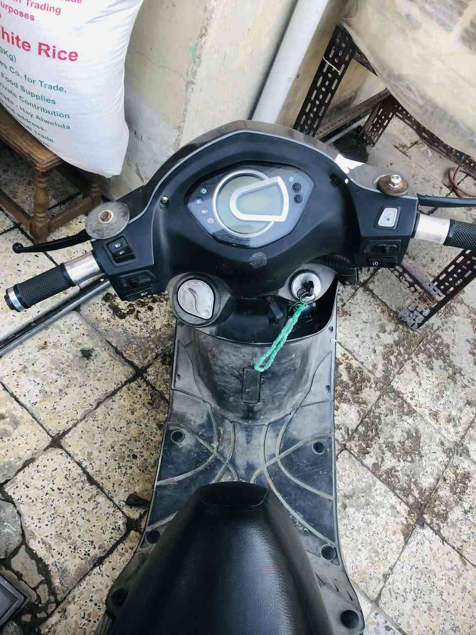 السلام عليكم دراجة سيام كوري دراجة نازلة 3اشهر من الرمبة ام الطلاعات دشبول الكتروني شغال صندوك كهربائي دراجة بلادية كفرات مختمة ختم واحد السعر 575وبيهة مجال بسيط المكان الحرية او الدولعي ***********متواجد واتساب
