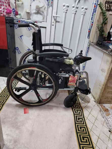 السلام عليكم
كرسي كهربائي للبيع الم اليوم يطبك وصير بالجنطه مال السياره بدون متفتح البطاريات مستخدم نضيف استعمال قليل  بطارياته جديد سعره 380
رقم الواتساب ***********
