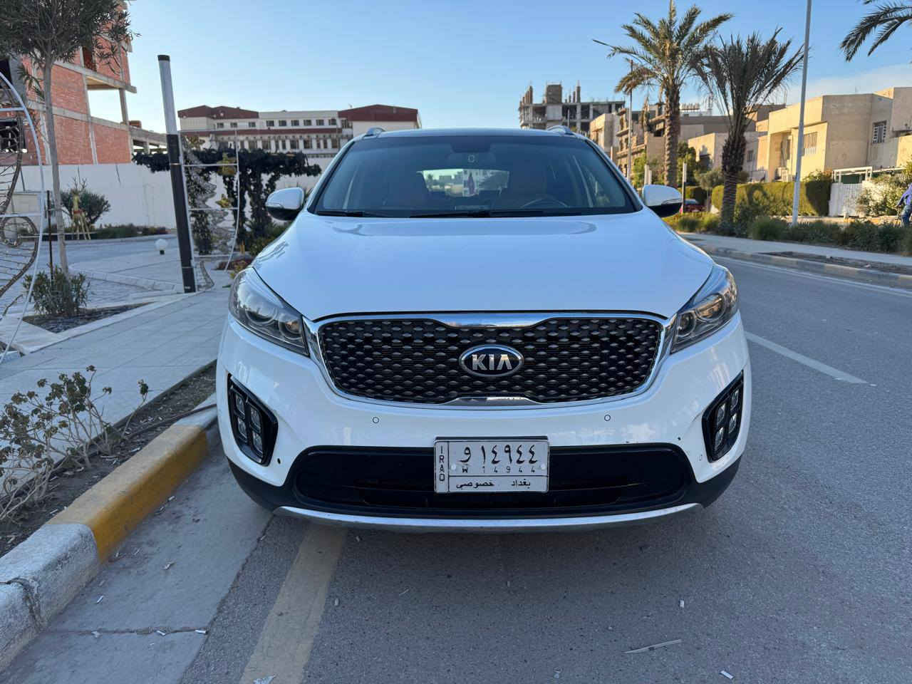 السلام عليكم . سورنتو 2017 خليجي ماشية 82 مواصفاتها حلوة پانوراما - بصمة -حساس إمامي خلفي - تبريد شاشة 3 قطع ويل 20 - شاشة وكاميرا مع داش كام - مكفولة من الصبغ والبارد عدا كم شخط بسيط ولمعلومات اكثر الاتصال عل الرقم *********** اخوكم احمد
