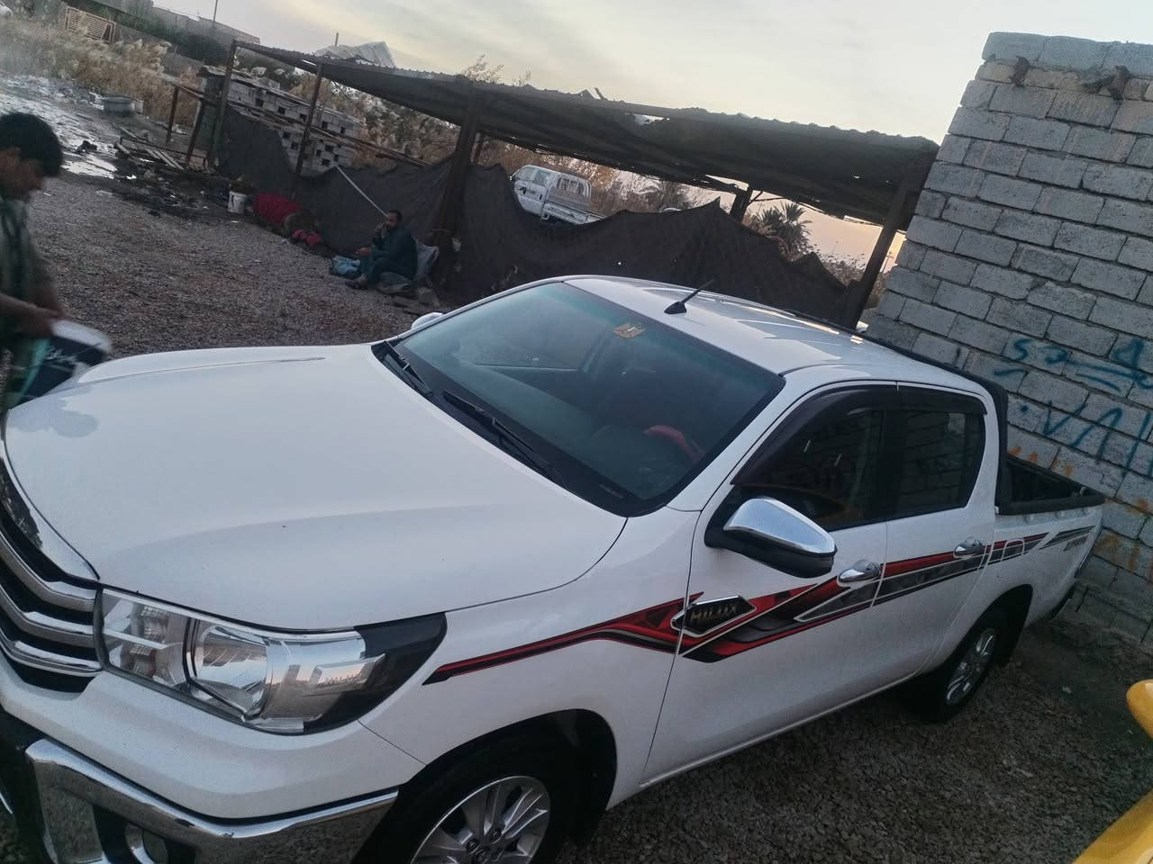 هايلوكس موديل 18 مكفوله ساز رقم بغداد جديده سياره ماشيه 300 تايرات جديد صدر شركه كله سياره ع شركه فول عده البصمه اوتوماتيك السعر 235..... مكاني الديوانيه ***********
